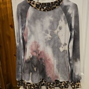 NWOT Celeste Casual Gray and Pink Crew Neck with Leopard Trim